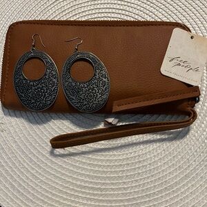New Free People Brown Wristlet Wallet w Earrings Set